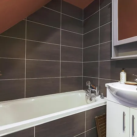 بيت للعطل 3-bed House In Centre *