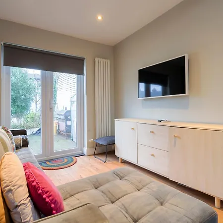 3-bed House In Centre