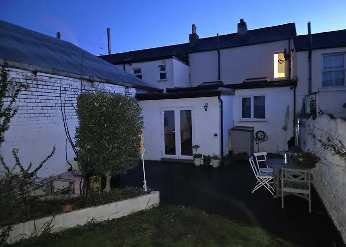 3-bed House In Centre *