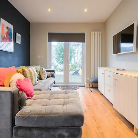 3-bed House In Centre