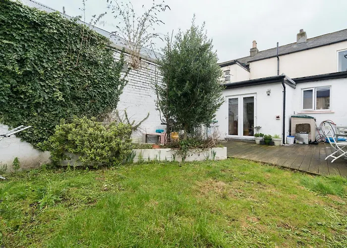 3-bed House In Centre *